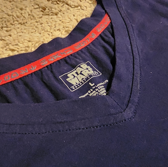 Star Wars Droid Depot T-shirt | Disney's Hollywood Studios | Women's - Picture 4 of 4